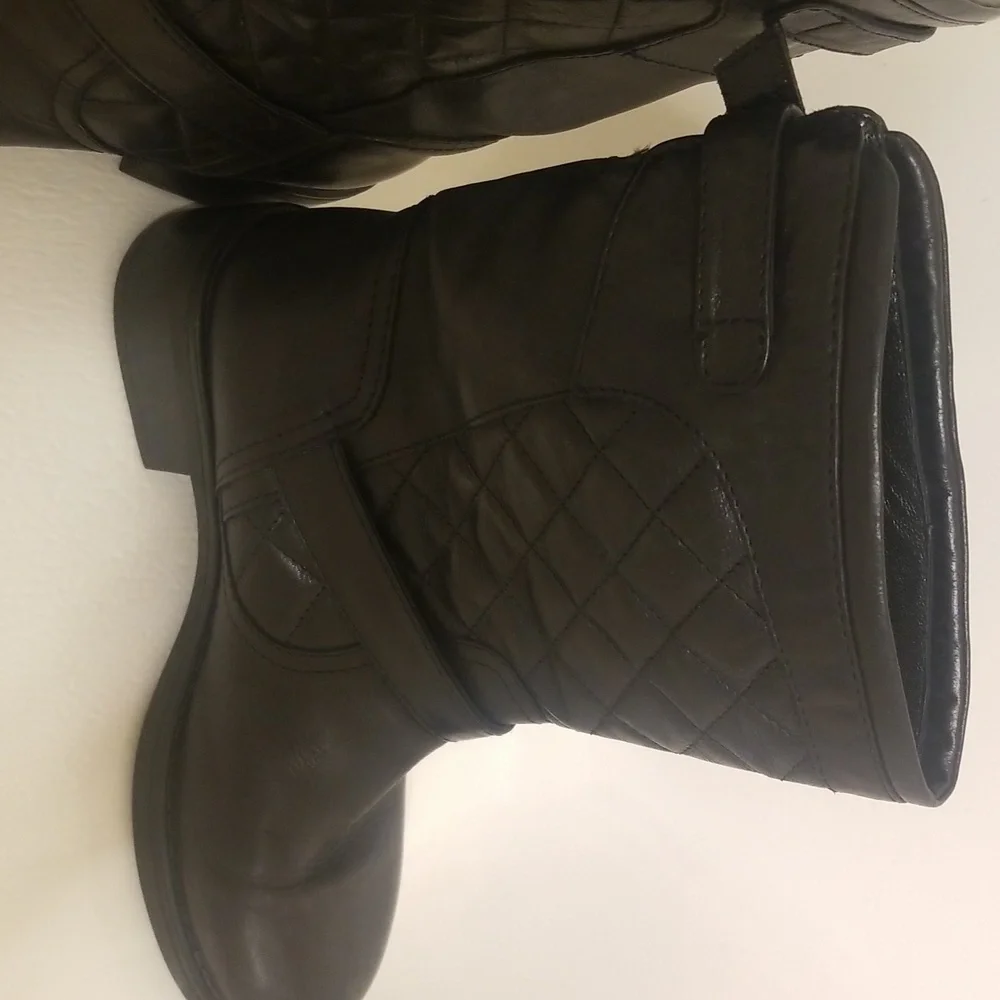 Aquatalia black leather ankle boot. - Picture 2 of 5